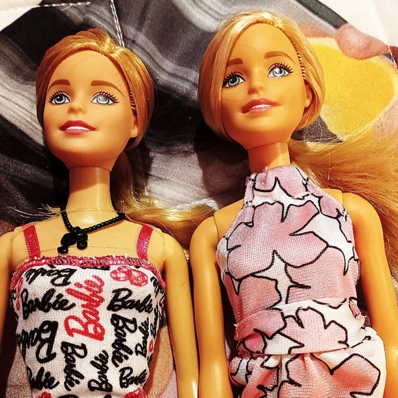 BARBIES - Picture 3 of 4